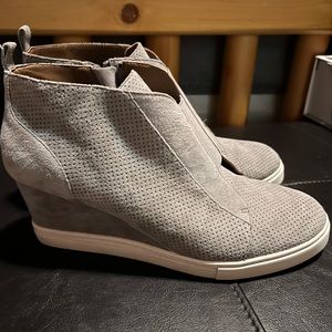 Linea Paola grey wedge shoe size 9 1/2